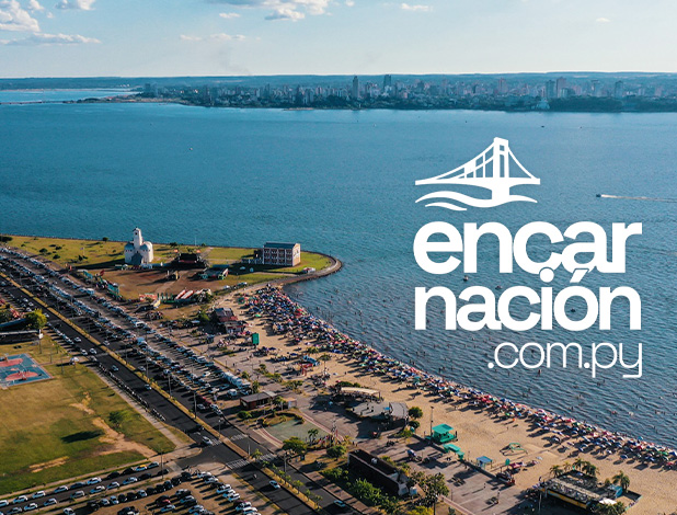Vista aérea de la Costanera de Encarnación y la identidad de Encarnacion.com.py